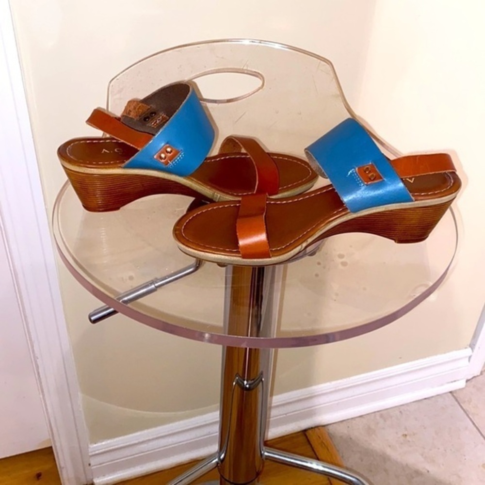 A. Giannetti leather strapped sandals 🩴 in aqua blue & tan, gold tone hardware